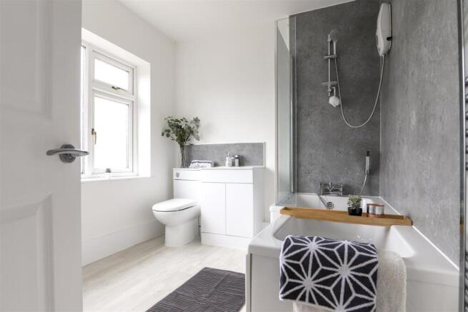 9 George Street-bathroom.jpg