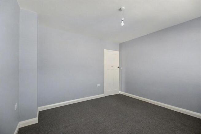 Bedroom 1_2.jpg