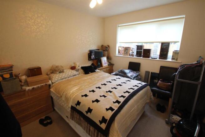 DOUBLE BEDROOM