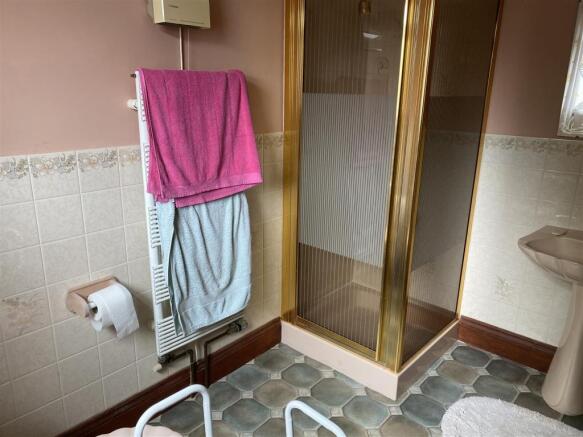 En-Suite Shower Room: