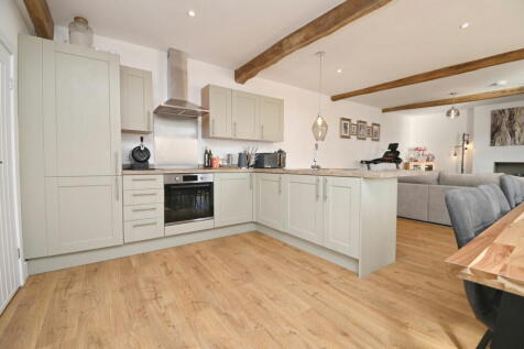 2a Ballfield Lane, Darton, Barnsley, S75 5EF