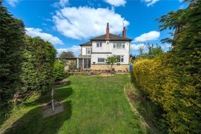 5 bed Detached for sale Image 8