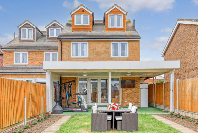 Lodge Lane, Collier Row, RM5 photo 4