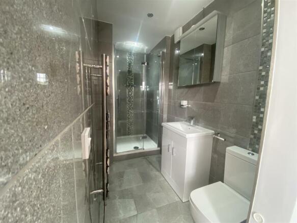 Bed 1 En-suite