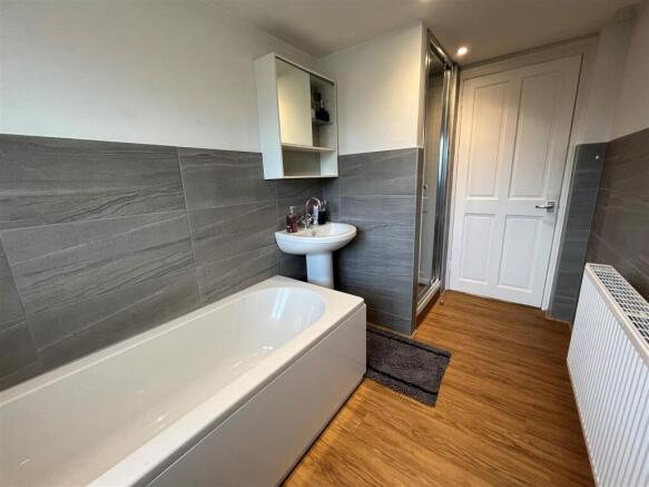 Bathroom 2.jpg