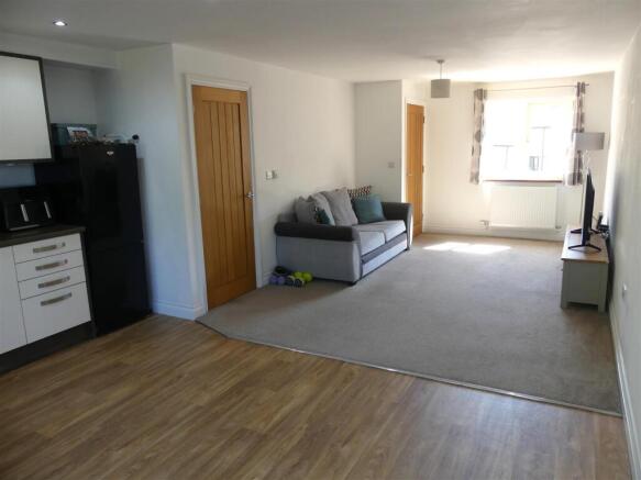 3 bed Town House to rent Image 4