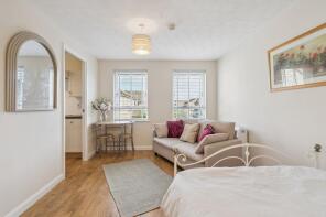 34, Hellyer Way, Bourne End SL8 5XN