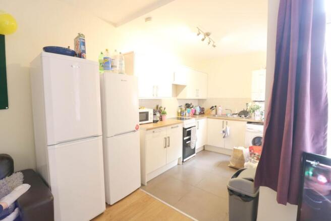 6 bed Terraced to rent Image 5