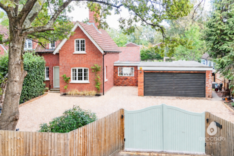 Lower Wokingham Road, Crowthorne, RG45