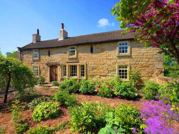 4 bed Detached for sale Image 5