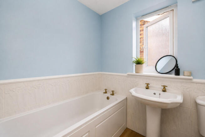 3 bed Semi-Detached for sale Image 9