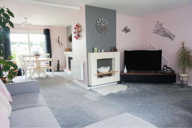 Lounge/Dining Room