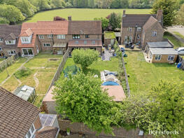 17, Priory Grove, Romford RM3 9AS