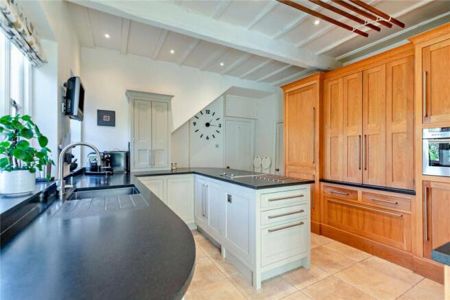 5 bed Detached for sale Image 5