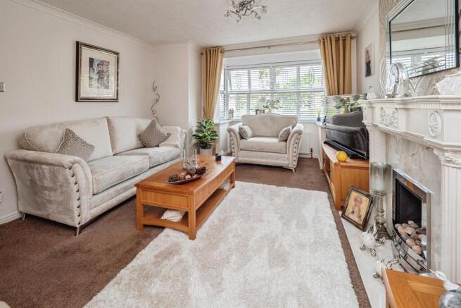 4 bed Detached for sale Image 6