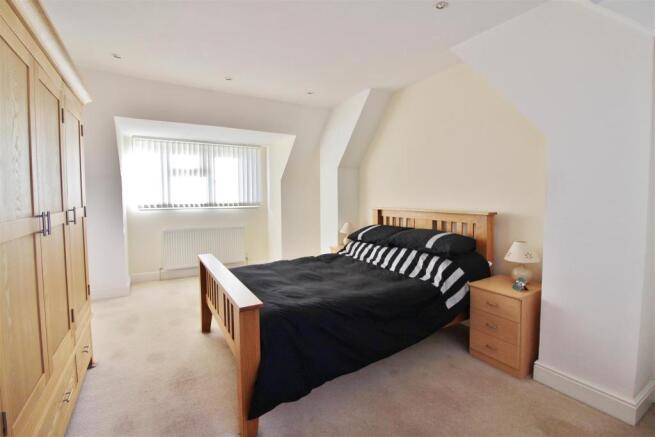 Bedroom 1 Photo 3