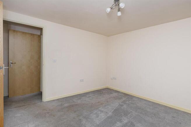 2 bed Apartment for sale Image 12