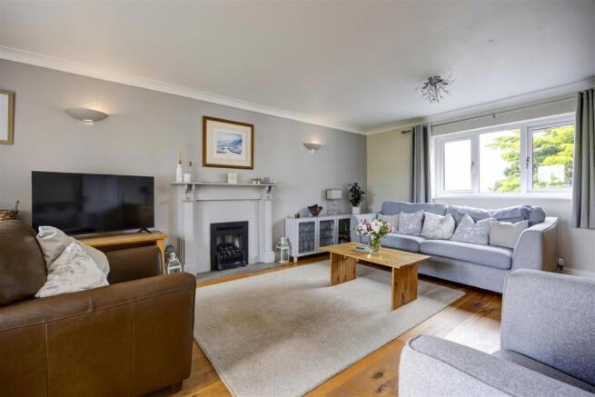 4 bed Detached for sale Image 7