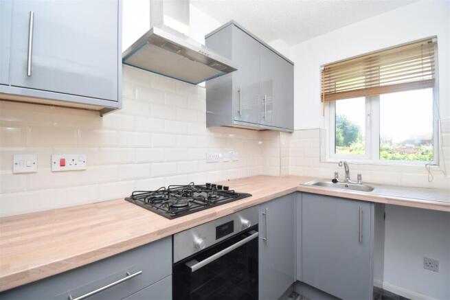 3 bed Semi-Detached to rent Image 4