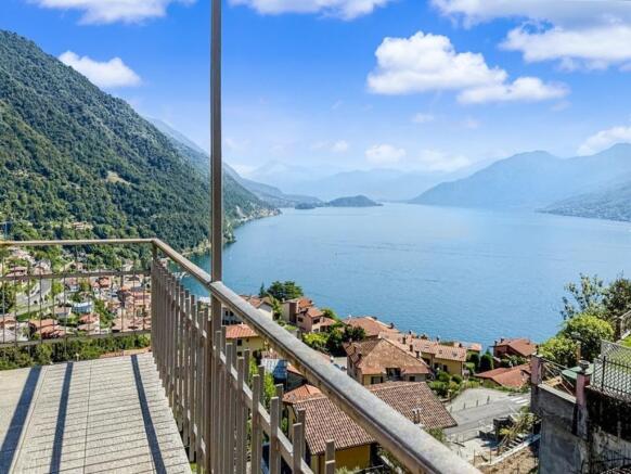 Apt in a panorami