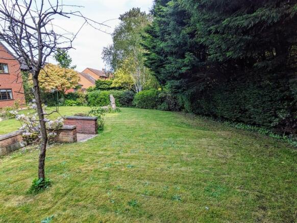 6 Ashby Park