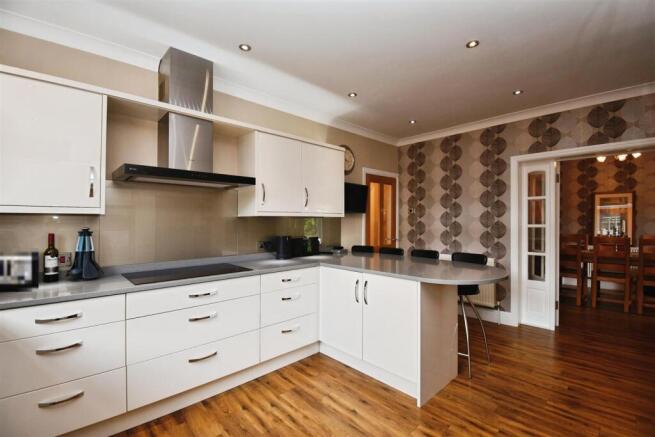 4 bed Semi-Detached for sale Image 11