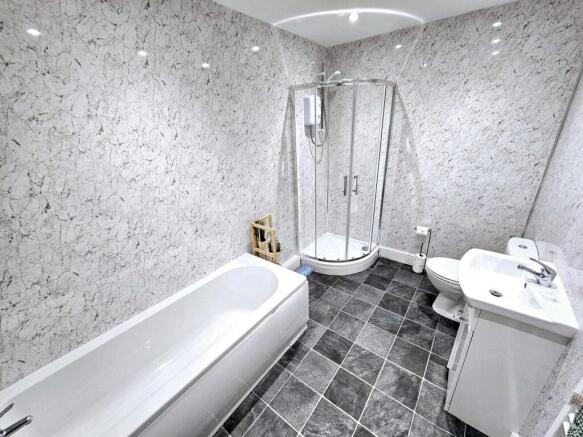2 bed Flat for sale Image 7