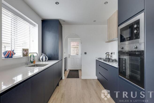 4 bed Detached for sale Image 4