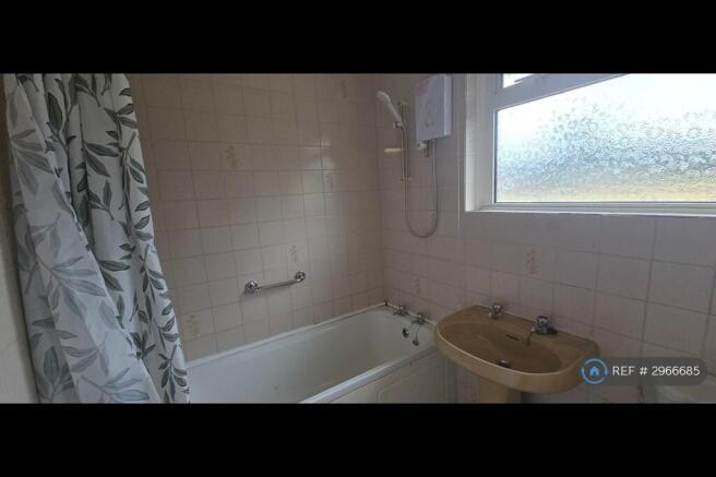 3 bed Semi-Detached to rent Image 9