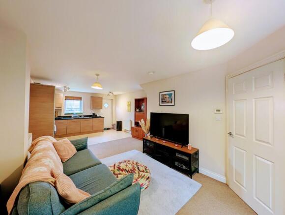 2 bed House to rent Image 4
