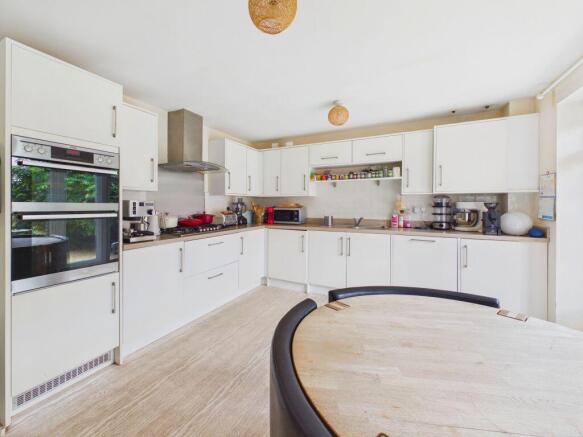 4 bed Detached for sale Image 5