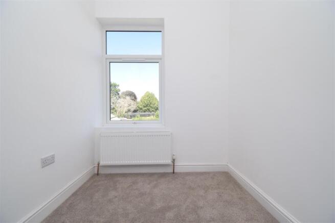 2 bed Terraced to rent Image 7