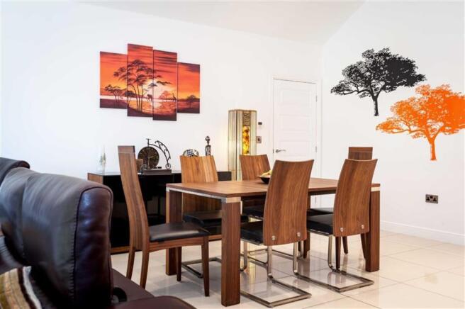 LIVING/DINING ROOM/K