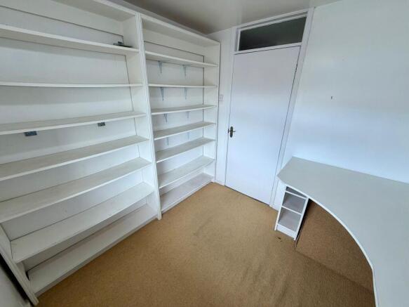 4 bed House to rent Image 10