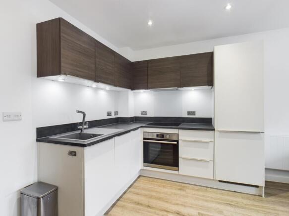 CAM00868P1-PR0102-STILL02