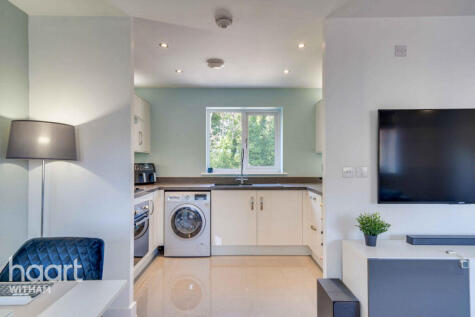 Henderson Way, Witham