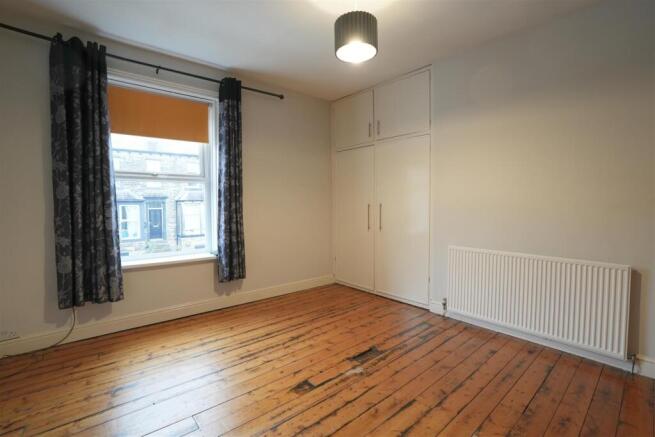 2 bed Terraced to rent Image 7