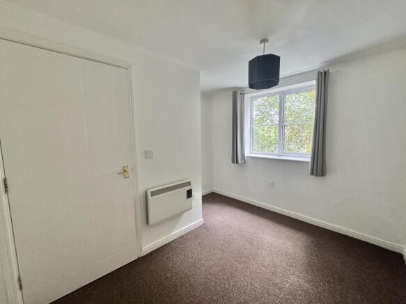 2 bed Apartment to rent Image 6