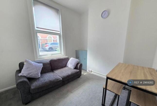 1 bed House Share to rent Image 10