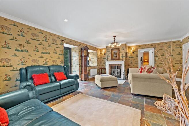 5 bed Detached for sale Image 10