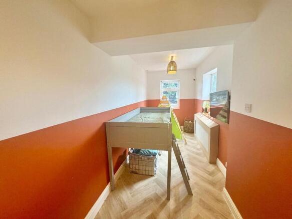 4 bed Semi-Detached for sale Image 9