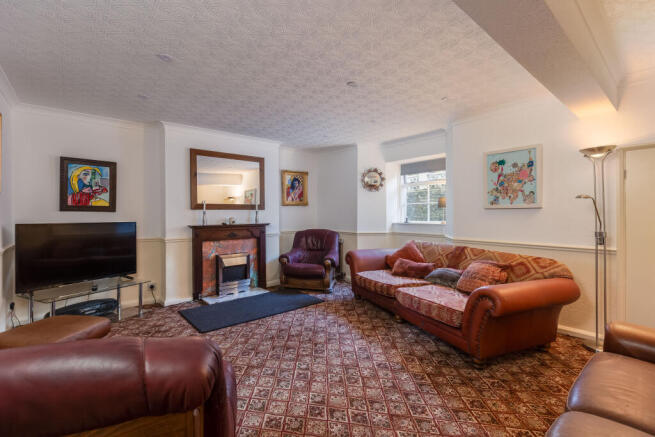 6 bed Town House for sale Image 7
