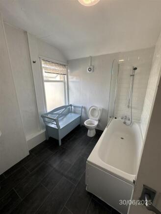 4 Double Bedrooms | Tewkesbury Street | Available