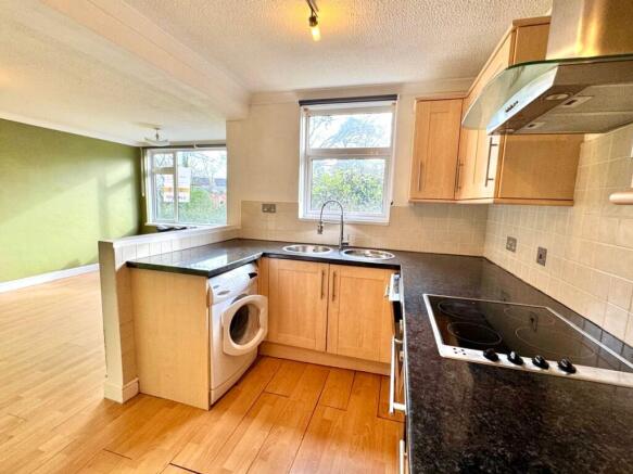 Beaulieu Road, Hythe, SO45 photo 5