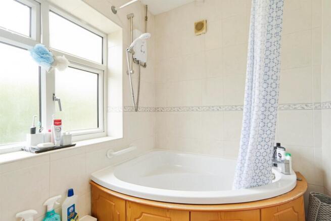 3 bed Semi-Detached for sale Image 12