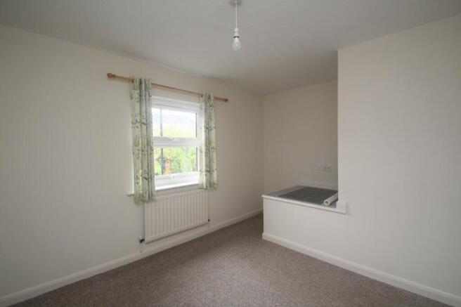 2 bed Terraced to rent Image 6