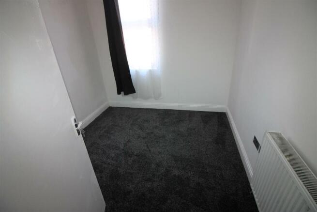 4 bed House to rent Image 9