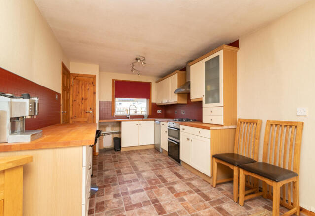 Kitchen/ Dining Room