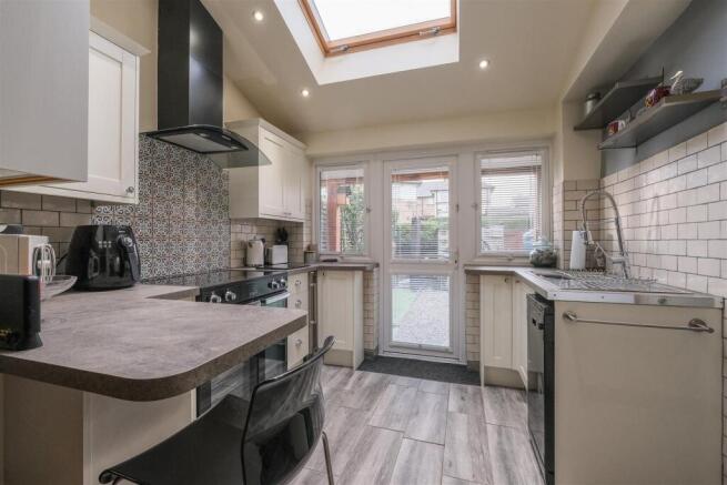 3 bed Terraced for sale Image 8