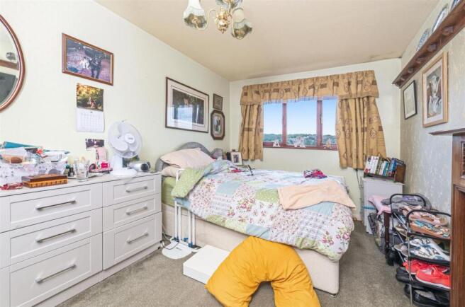 4 bed Detached for sale Image 11